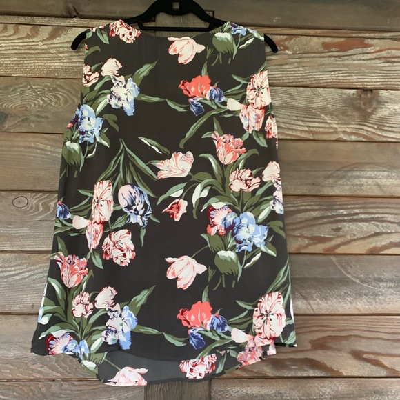 NWT Loft pleat front sleeveless blouse - Picture 3 of 3